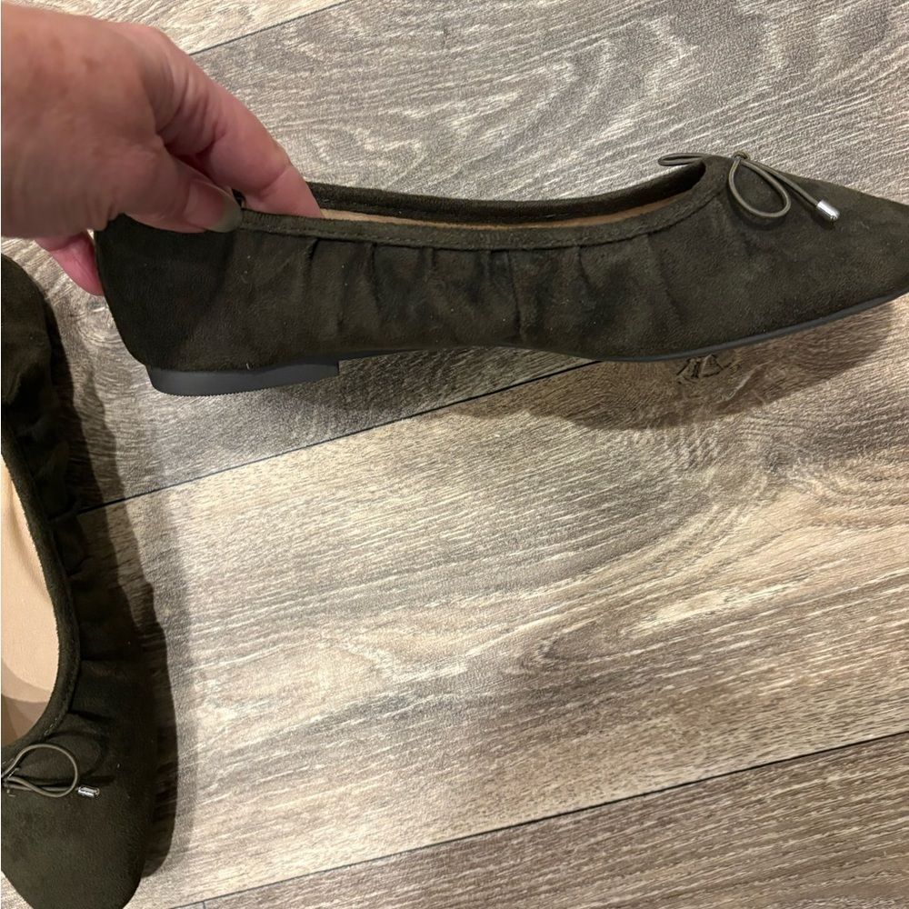 Esprit Narissa Faux Suede Olive Green Flats Size 8.5 - Picture 7 of 7